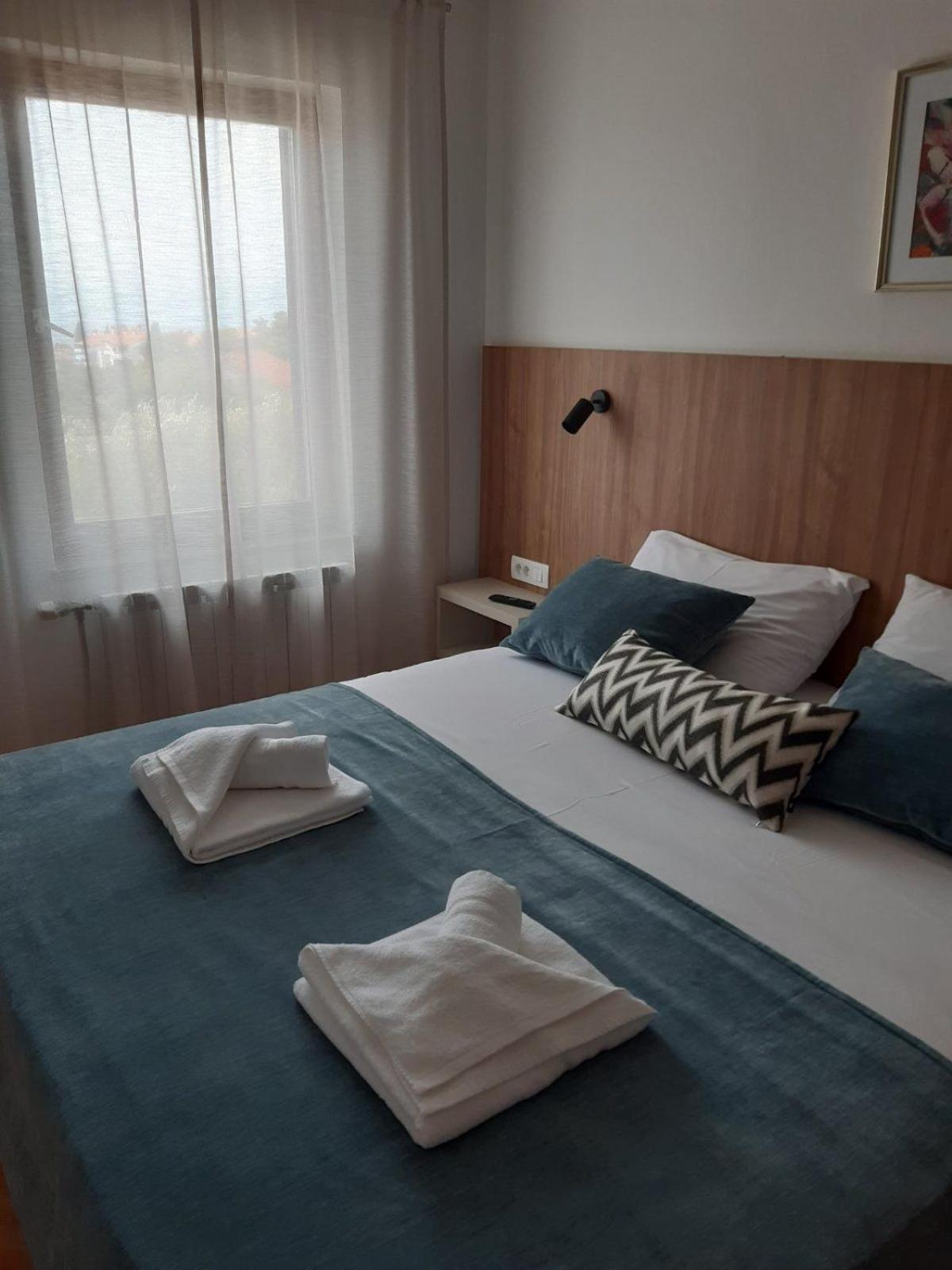 Apartments Cerovic Malinska Buitenkant foto